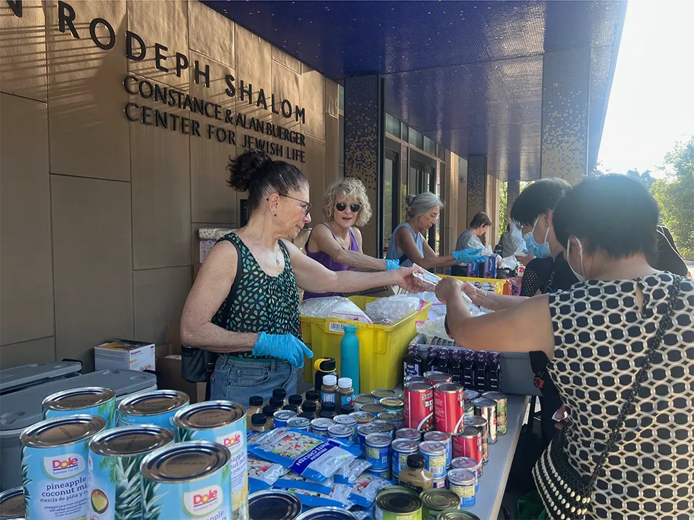 people serving children free breakfasts and lunches